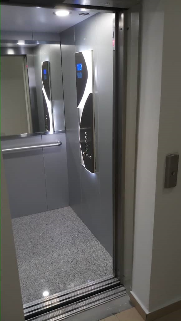 Immeuble R+4 haut standing à louer ou vendre – 2 Plateaux Polyclinique