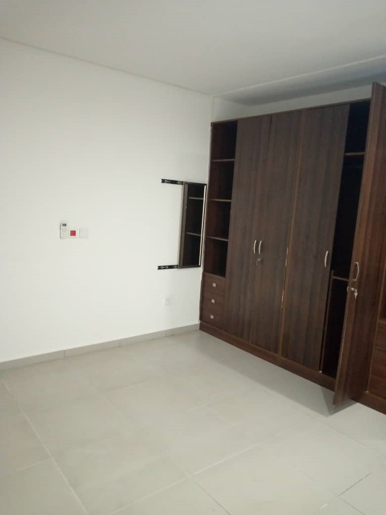 Immeuble R+4 haut standing à louer ou vendre – 2 Plateaux Polyclinique