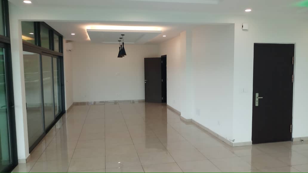 Immeuble R+4 haut standing à louer ou vendre – 2 Plateaux Polyclinique
