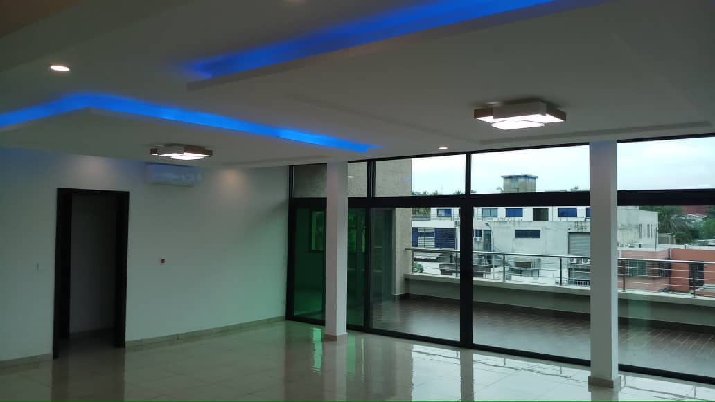 Immeuble R+4 haut standing à louer ou vendre – 2 Plateaux Polyclinique