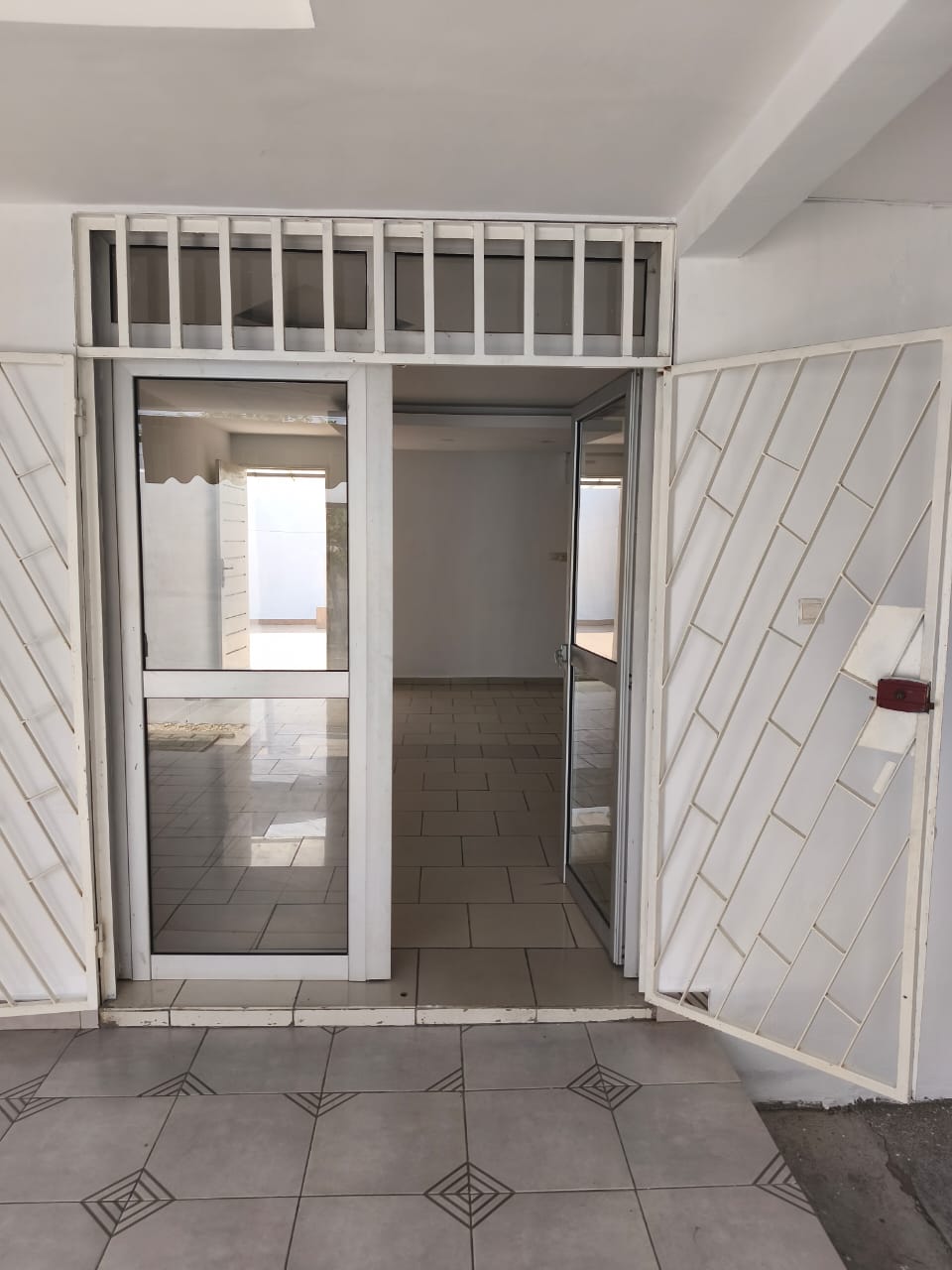 Villa basse 4 pièces avec dépendance en vente – Riviera Golf, Cité Les Jardins
