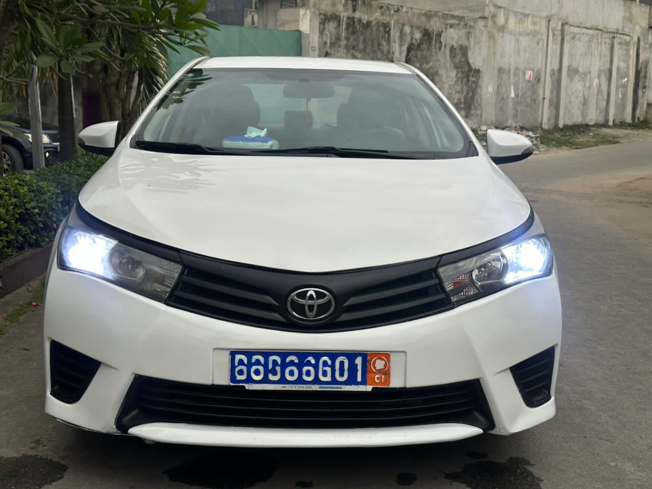 Toyota Corolla 2015 — Essence, Boîte Auto, Cuir, Très Bon État (Cocody Angré)