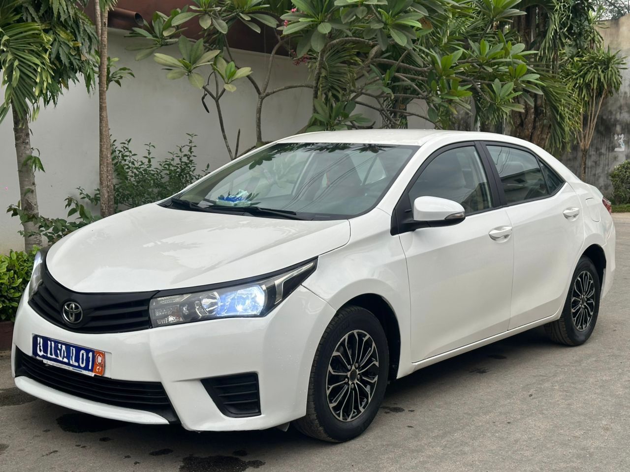 Toyota Corolla 2015 — Essence, Boîte Auto, Cuir, Très Bon État (Cocody Angré)