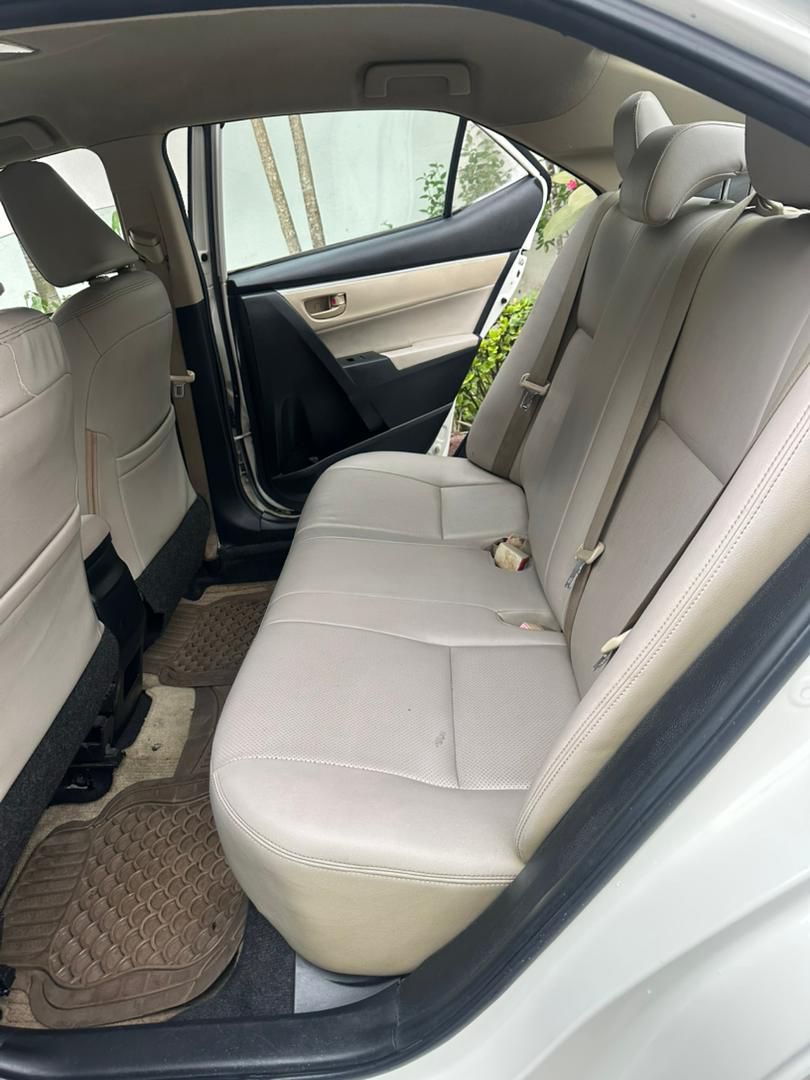 Toyota Corolla 2015 — Essence, Boîte Auto, Cuir, Très Bon État (Cocody Angré)