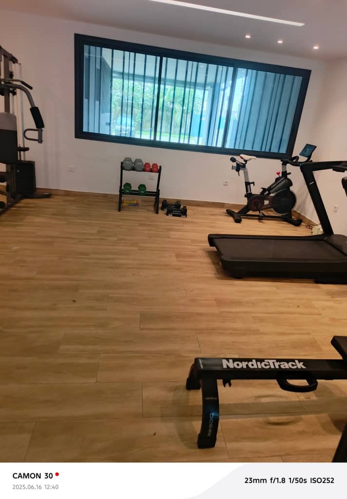 Appartements Neufs 5 Pièces – 4 Chambres Autonomes, Piscine, Salle de Sport & Parking Souterrain – Cocody Riviera 4 M’Badon