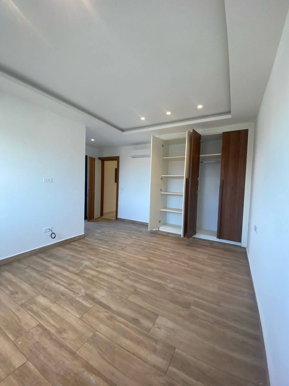 Appartements Neufs 5 Pièces – 4 Chambres Autonomes, Piscine, Salle de Sport & Parking Souterrain – Cocody Riviera 4 M’Badon