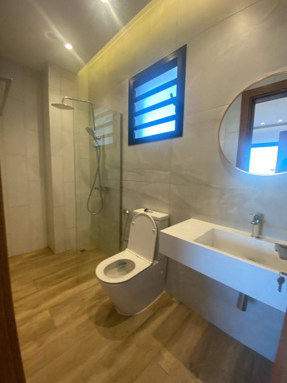 Appartements Neufs 5 Pièces – 4 Chambres Autonomes, Piscine, Salle de Sport & Parking Souterrain – Cocody Riviera 4 M’Badon