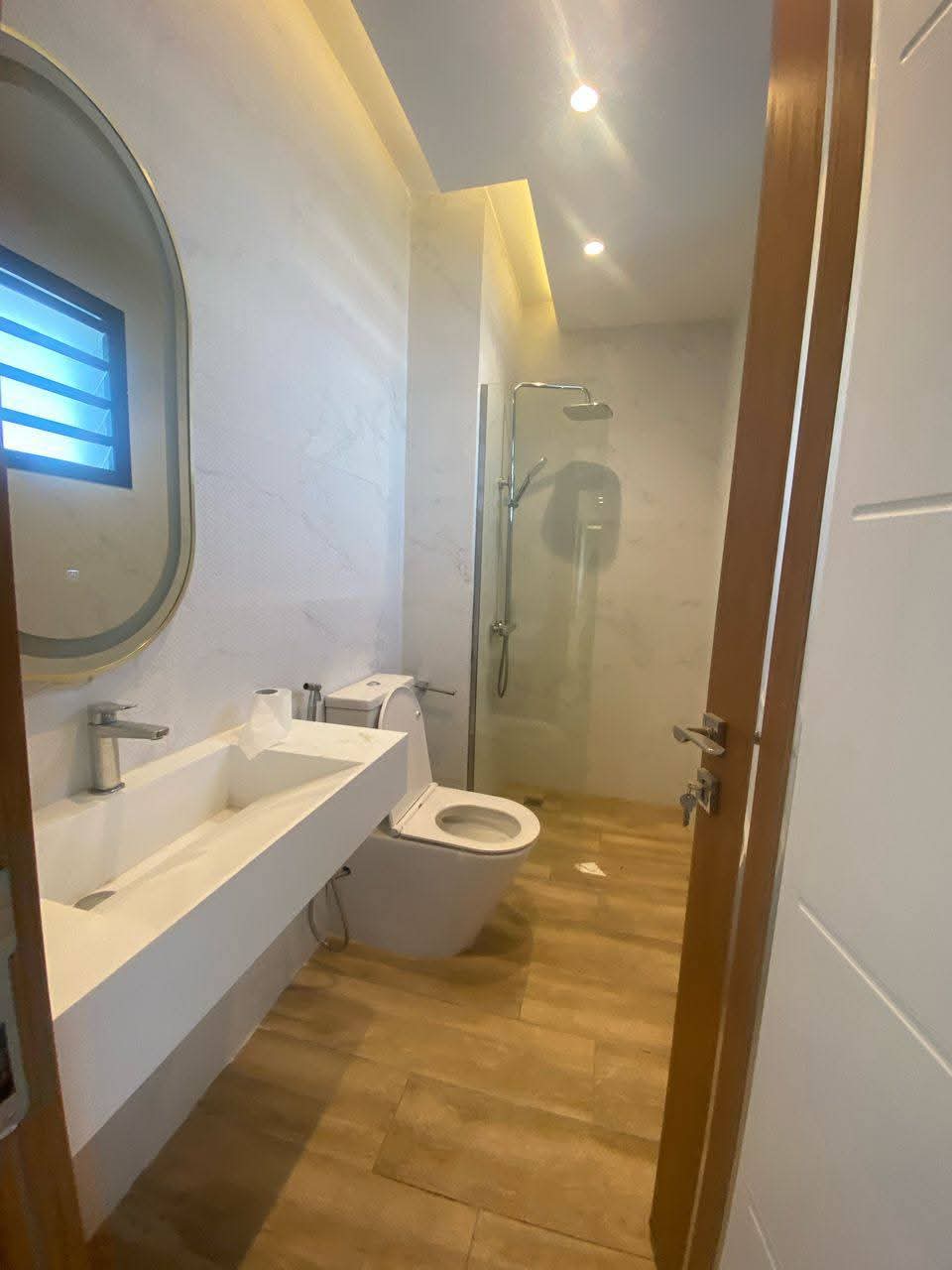 Appartements Neufs 5 Pièces – 4 Chambres Autonomes, Piscine, Salle de Sport & Parking Souterrain – Cocody Riviera 4 M’Badon