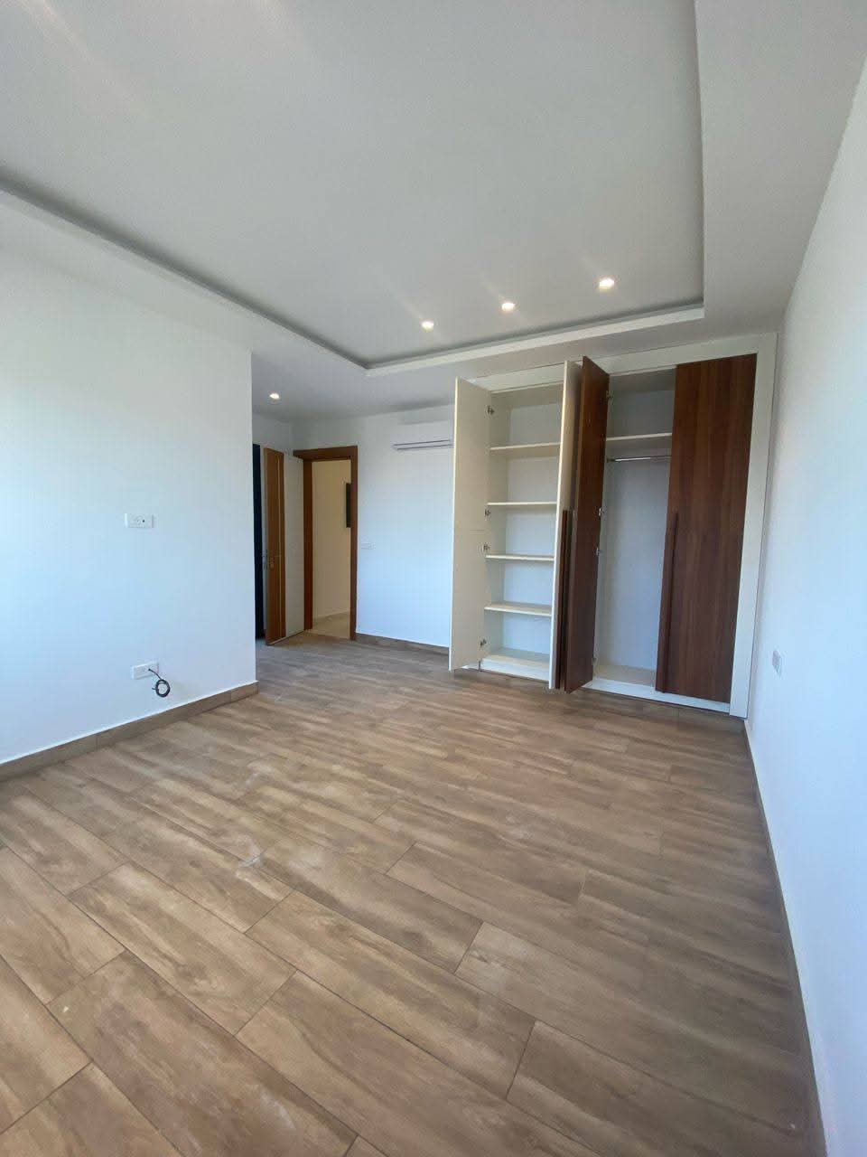 Appartements Neufs 5 Pièces – 4 Chambres Autonomes, Piscine, Salle de Sport & Parking Souterrain – Cocody Riviera 4 M’Badon