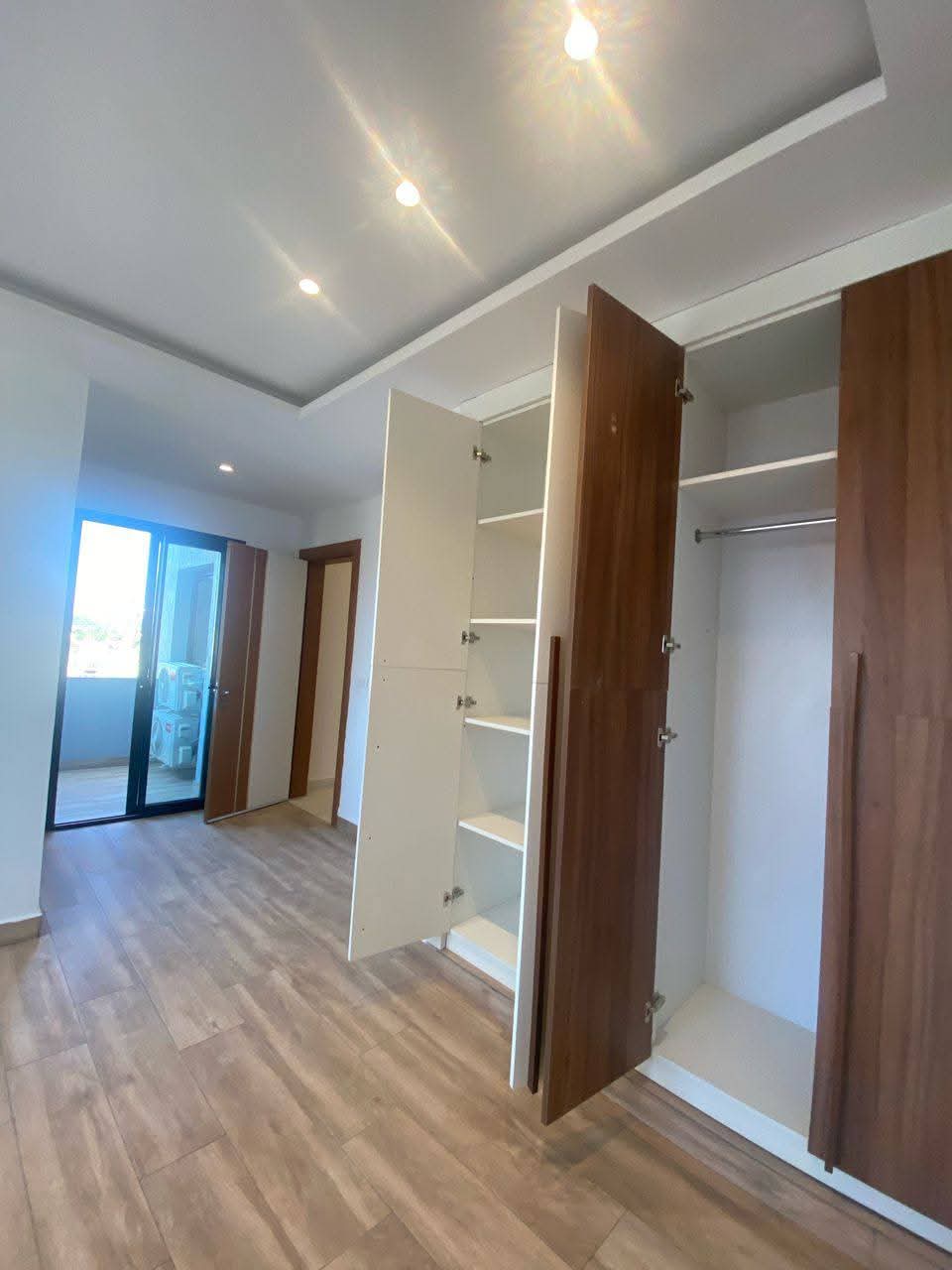 Appartements Neufs 5 Pièces – 4 Chambres Autonomes, Piscine, Salle de Sport & Parking Souterrain – Cocody Riviera 4 M’Badon