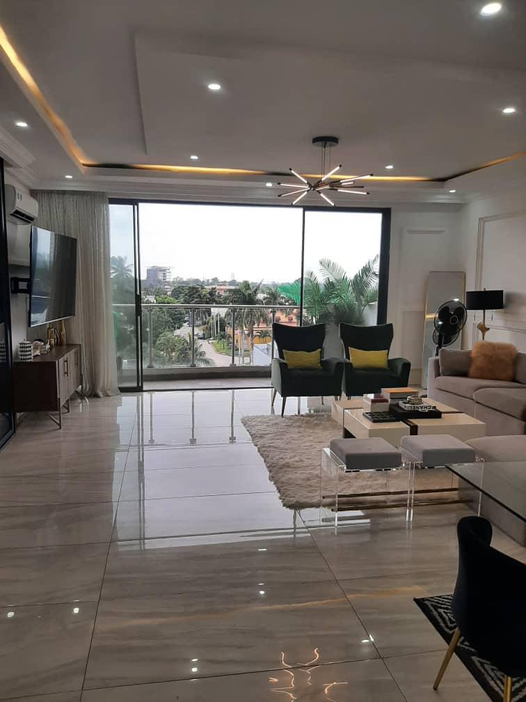 Appartement Haut Standing F4 avec Ascenseur – Cocody 2 Plateaux, Polyclinique / Boulevard Latrille