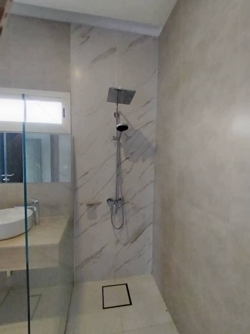 Appartement Haut Standing F4 avec Ascenseur – Cocody 2 Plateaux, Polyclinique / Boulevard Latrille