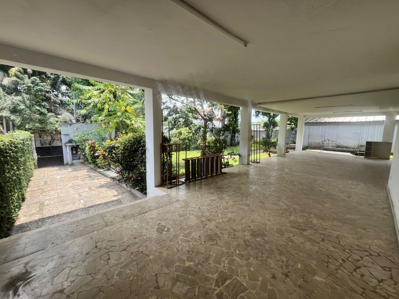 Villa Basse 7 Pièces avec Grand Jardin | Cocody Centre
