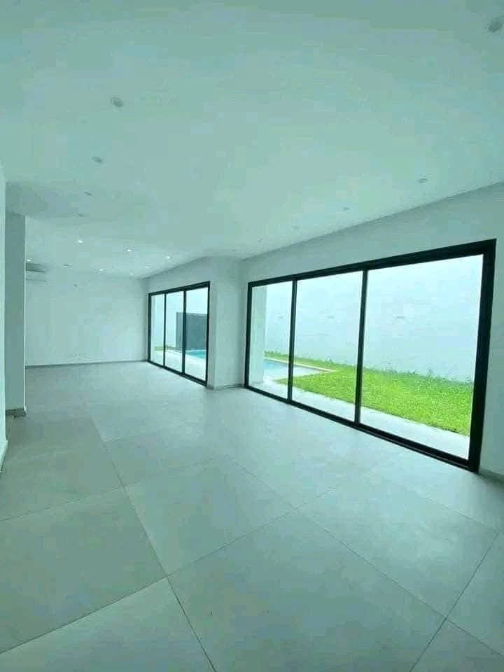 Villa Duplex de Luxe 6 Pièces avec Piscine et Jardin – Riviera 4, Abidjan