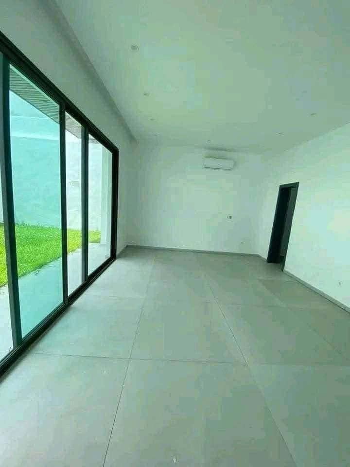 Villa Duplex de Luxe 6 Pièces avec Piscine et Jardin – Riviera 4, Abidjan