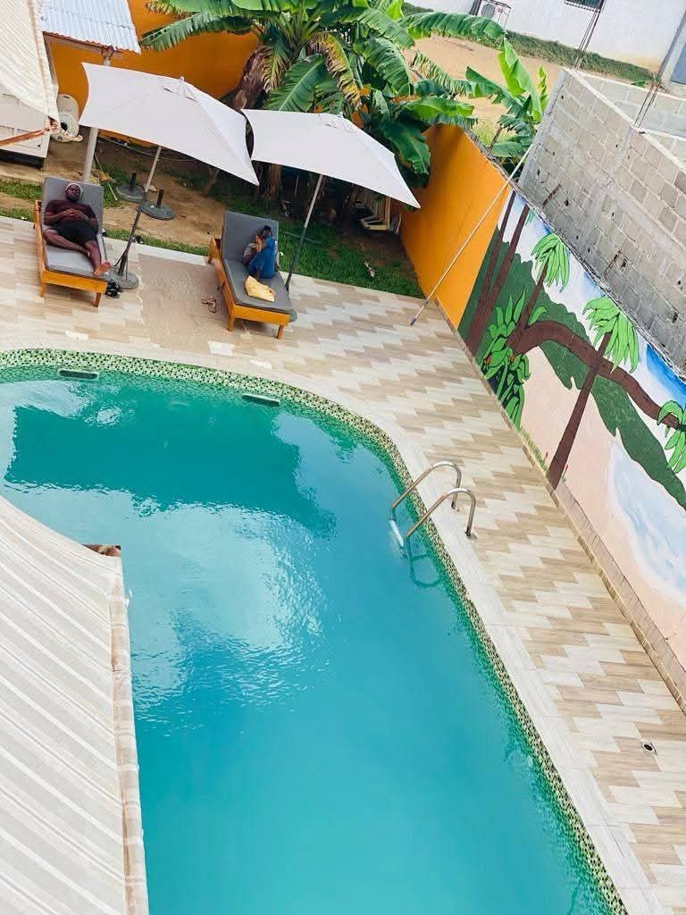Hôtel de Standing avec Piscine – Bonoua, Quartier Château