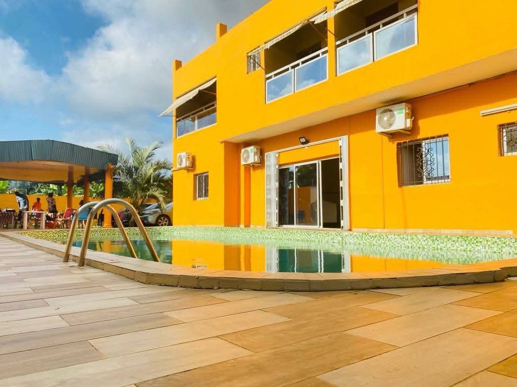 Hôtel de Standing avec Piscine – Bonoua, Quartier Château