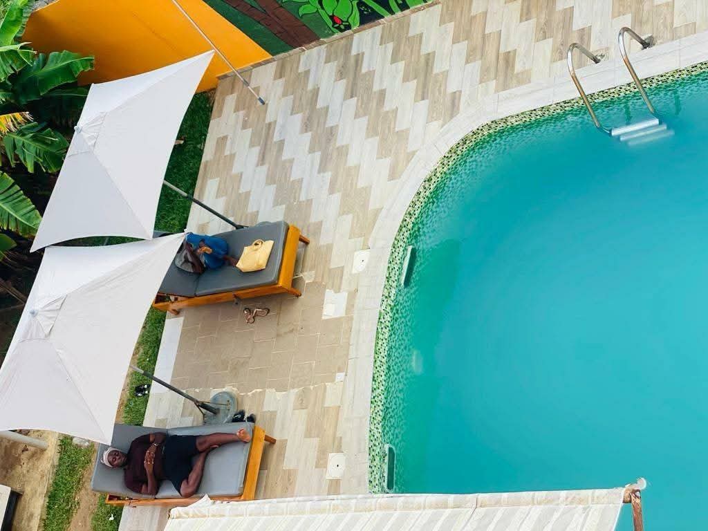 Hôtel de Standing avec Piscine – Bonoua, Quartier Château
