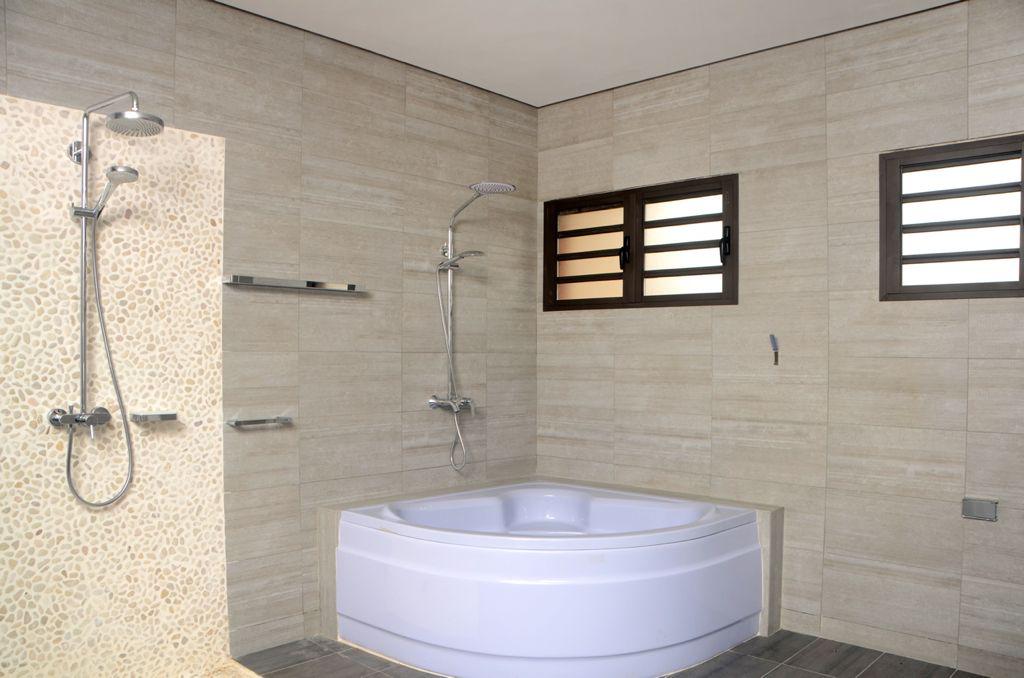 Villa d’Architecte avec Piscine et Jardin – M’Badon