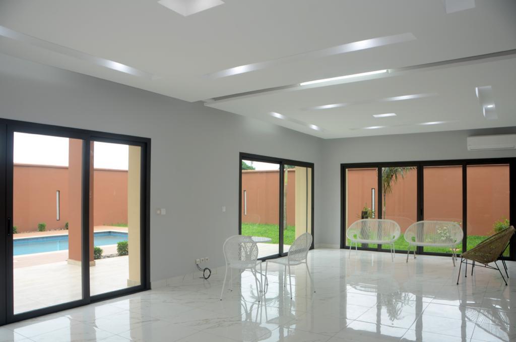 Villa d’Architecte avec Piscine et Jardin – M’Badon