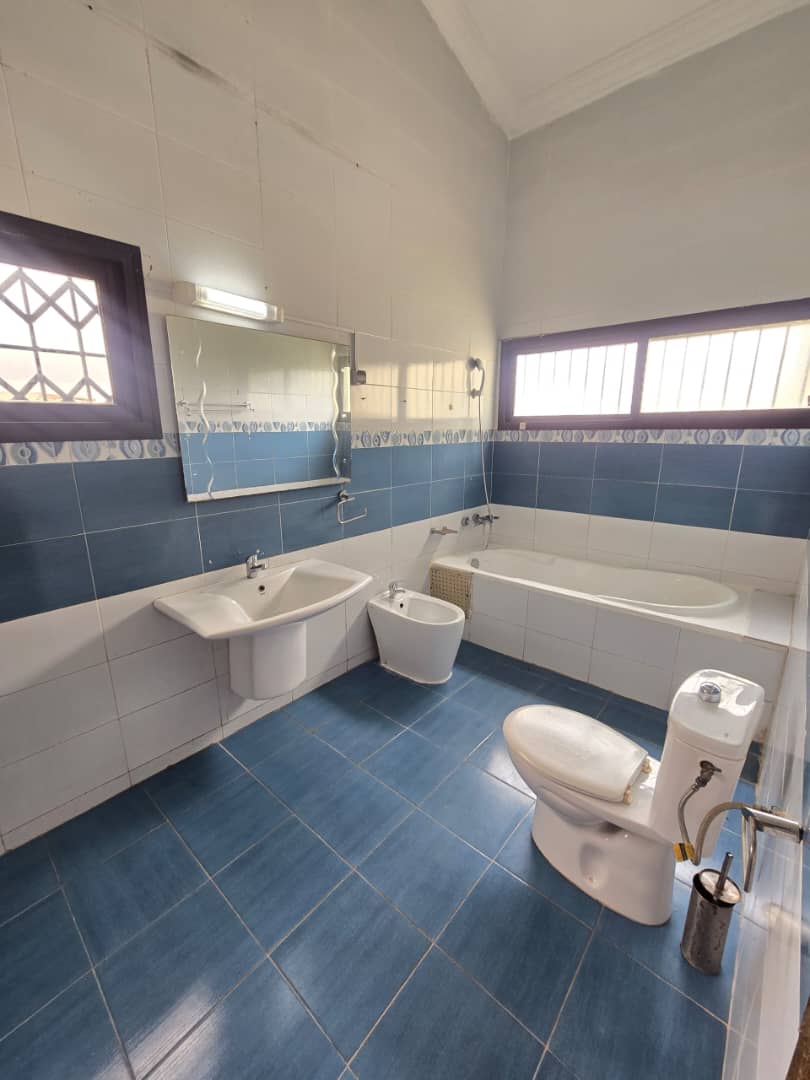 Duplex 6 Pièces avec Jardin & Garage – Abidjan Attoban (30ᵉ Arr.)