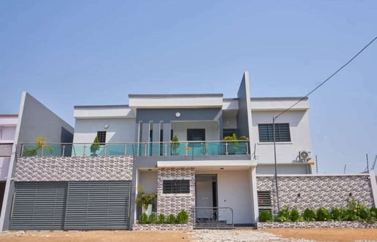 DUPLEX HAUT STANDING AVEC PISCINE À ABIDJAN (ANANI, ANCIENNE ROUTE DE BASSAM)