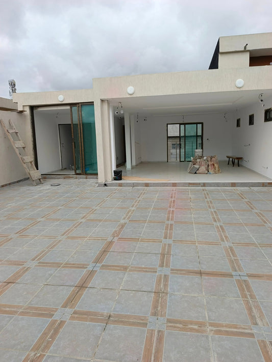 Triplex Haut Standing 7 Pièces avec Terrasse et Garage – Cocody Riviera Faya Jules Verne