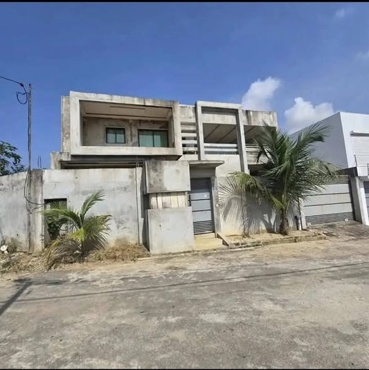 Duplex Haut Standing 8 Pièces avec Jardin et Indépendante – Cocody Riviera Faya