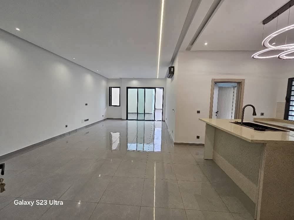 Duplex Haut Standing 7 Pièces + 2 Indépendantes sur 350m² et 500² - Riviera Abatta