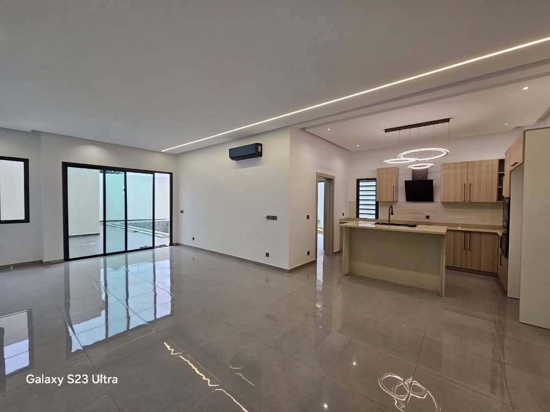 Duplex Haut Standing 7 Pièces + 2 Indépendantes sur 350m² et 500² - Riviera Abatta