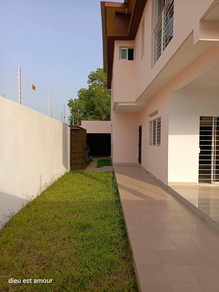 Villa 5 Pièces avec Grand Jardin – Bassam (Mockey-Ville)