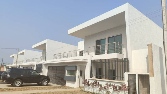 8 VILLAS DUPLEX DE 7 PIECES AVEC PISCINE - située à GRAND-BASSAM (Mockey-ville)