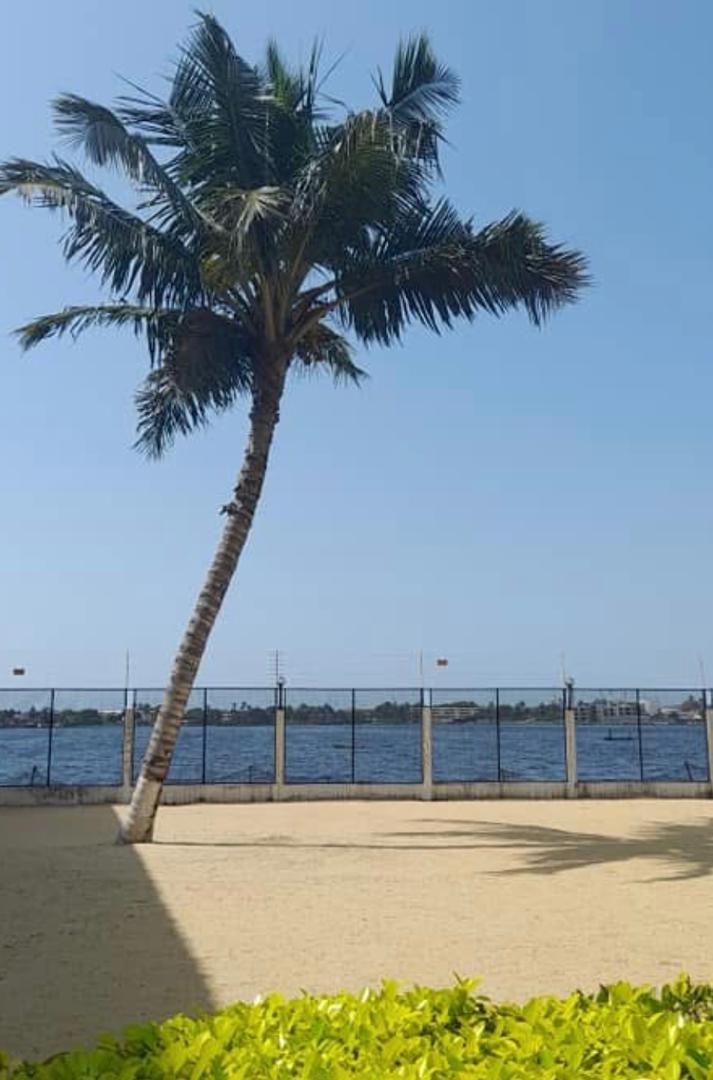 Hôtel-Résidence avec Restaurant et Piscine – Biétry, Bord de Lagune