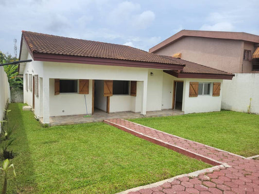 Ensemble de 2 Villas Basses sur 1 200 m² – Cocody 2 Plateaux Vallon Cité Lemenia