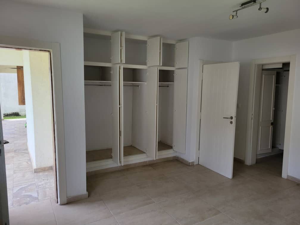 Ensemble de 2 Villas Basses sur 1 200 m² – Cocody 2 Plateaux Vallon Cité Lemenia