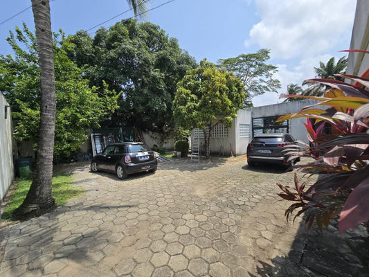 Villa Basse T6 avec Piscine et Vue Lagune – Vridi Cité
