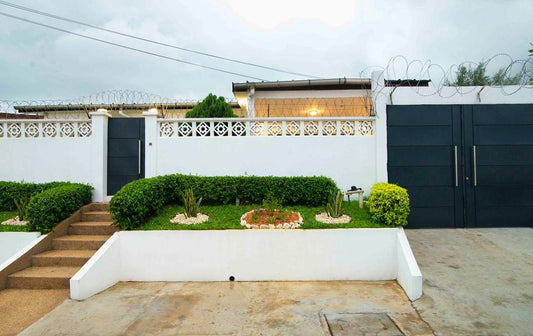 Villa Duplex 5 Pièces avec Piscine et Jardin – Riviera 3