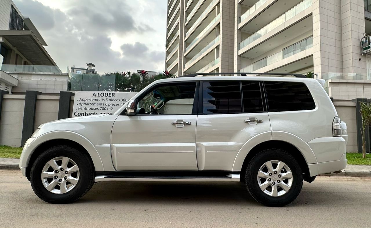 Mitsubishi Pajero GLS Année 2014