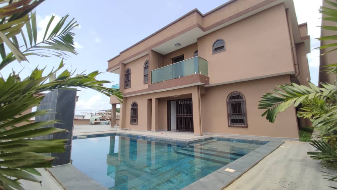 Villa Duplex de Haut Standing à Louer à M'Badon - Carrefour AKWABA