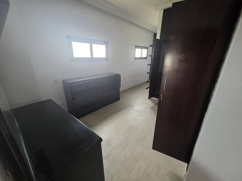 Villa Triplex Haut Standing avec Piscine – Angré Star 12