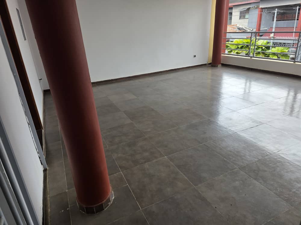 Villa Triplex Haut Standing avec Piscine – Angré Star 12