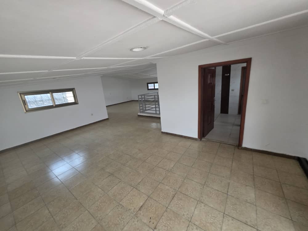 Villa Triplex Haut Standing avec Piscine – Angré Star 12
