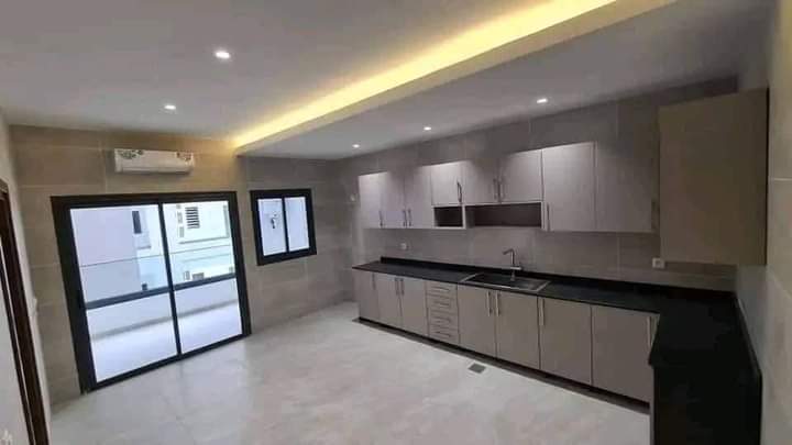 Appartement Haut Standing 5 Pièces avec Salle de Sport – Cocody Danga, Lycée Technique