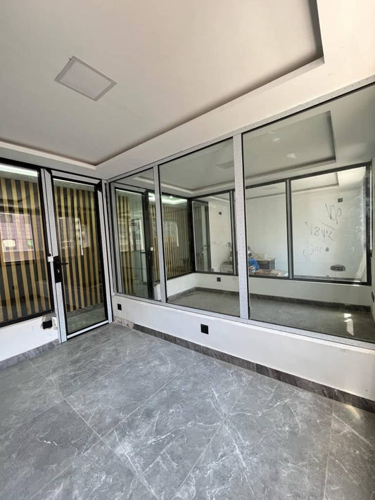 Spacieux Appartement Bureau 9 Pièces – Plateau, Rue du Commerce