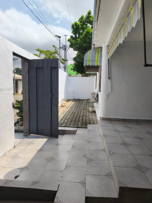 Villa basse 4 pièces avec dépendance en vente – Riviera Golf, Cité Les Jardins