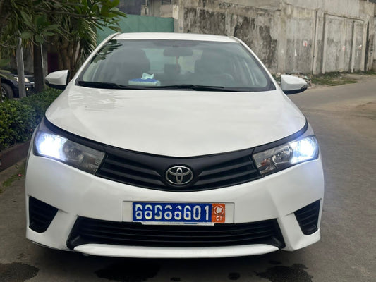 Toyota Corolla 2015 — Essence, Boîte Auto, Cuir, Très Bon État (Cocody Angré)