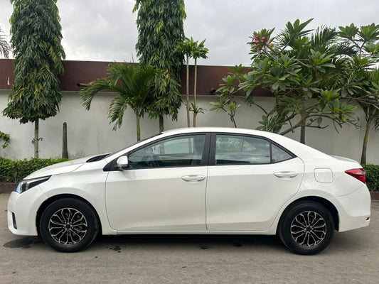 Toyota Corolla 2015 — Essence, Boîte Auto, Cuir, Très Bon État (Cocody Angré)