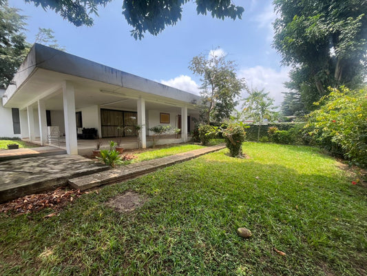 Villa Basse 7 Pièces avec Grand Jardin | Cocody Centre