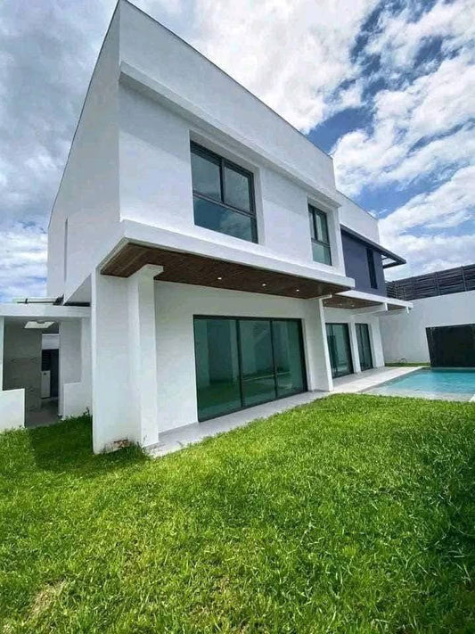 Villa Duplex de Luxe 6 Pièces avec Piscine et Jardin – Riviera 4, Abidjan