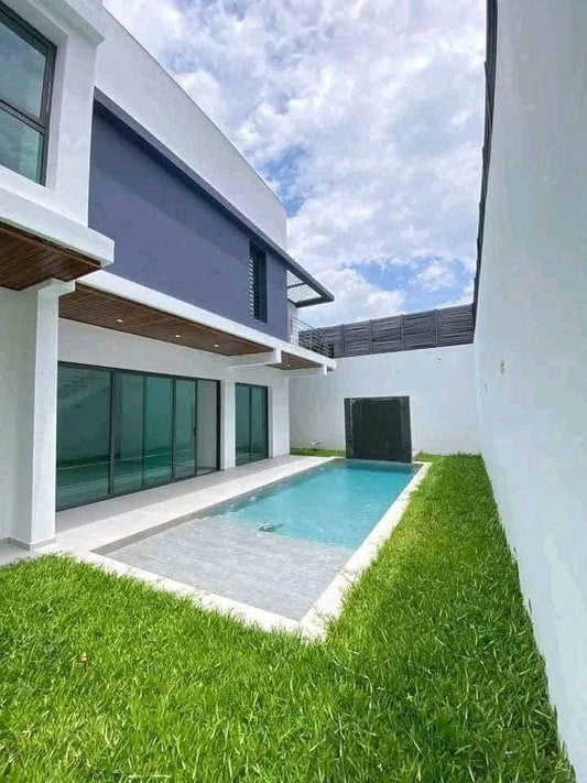 Villa Duplex de Luxe 6 Pièces avec Piscine et Jardin – Riviera 4, Abidjan